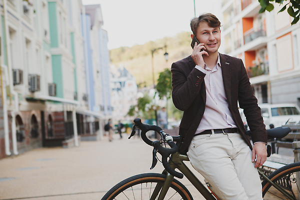 포토 JPG 해외이미지 직업 라이프스타일 남자 행복 유럽 스포츠 컨셉 비즈니스 통신 교통시설 모바일 날씨 노동자 거리 건강 한명 사람 야외 스마트폰 핸드폰 환경 자전거 수확 도시 업무 비즈니스맨 연결 에코 생태계 순환 부름 사이클링 바이킹 스타일 해외202309 해외포토 1 감정 나라 교통 농업 모션 생활 전자제품 스마트기기 바이크 작업 직장인 육상스포츠 시설 파일형식