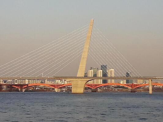 포토 JPG 해외이미지 건축양식 하늘 사람없음 물 강 랜드마크 해외202309 해외포토 자연요소 건축 파일형식