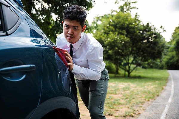 포토 JPG 해외이미지 남자 도로 여행 비즈니스 교통시설 자동차 태국 하늘 거리 스트레스 한명 사람 동양인 정장 야외 힘 손상 분노 도움 비즈니스맨 운전사 실패 수리 휘발유 고장 가스 문제 무거움 엔진 정비공 빈털터리 길가 깨짐 단절 방법 자동 투쟁 트러블 헬프 해외202309 해외포토 직업 1 옷 감정 아시아 길 육상교통 교통 컨셉 인종 직장인 기술자 좌절 무게 석유 시설 파일형식