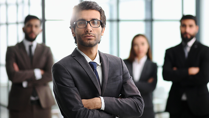 포토 JPG 해외이미지 백인 직업 응시 남자 행복 회사 비즈니스 사업가 성공 설계 함께함 실내 서기 미소 사람 여러명 성인 사무실 업무 비즈니스맨 비즈니스우먼 그룹 고급 대표 토론 스마트 동료 직원 리더 문서 옷입기 커뮤니티 경영 해외202309 해외포토 서양인 시선 여자 감정 다수 컨셉 관계 모션 표정 내부 작업 직장인 파일형식