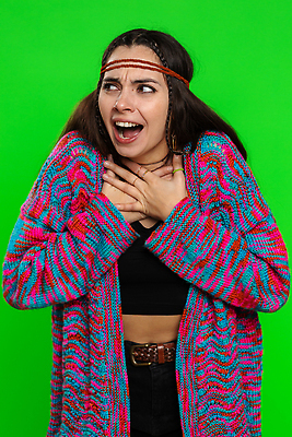 포토 JPG 해외이미지 1 라이프스타일 여자 감정 스트레스 갈색머리 실내 한명 놀람 외침 고통 슬픔 분노 표현 좌절 무서움 불안 공포 충격 문제 고립 부정적 비명 트러블 프리랜서 히피 스타일 힙스터 카피스페이스 크로마키 해외202309 해외포토 직업 헤어스타일 패션 컨셉 표정 사람 내부 생활 소리 공백 파일형식