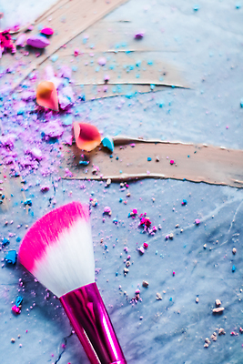 포토 JPG 해외이미지 백그라운드 사람없음 화려 가루 크림 질감 아이섀도 메이크업브러쉬 파운데이션 해외202309 해외포토 컨셉 화장품 붓 파일형식