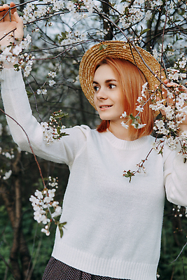 포토 JPG 해외이미지 나무 모자 학생 라이프스타일 계절 공원 행복 백그라운드 자연 휴식 한명 미소 10대 햇빛 봄 기쁨 벚꽃 시간 개화 체리 시원함 목 반대 빨간머리 무료 사방 사춘기 해외202309 해외포토 식물 1 헤어스타일 잡화 공공시설 꽃 감정 컨셉 과일 청소년 표정 사람 생활 신체부위 태양 생태계 파일형식