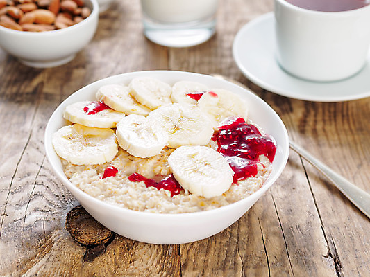 포토 JPG 해외이미지 음식 바나나 사람없음 아침식사 딸기잼 오트밀 나무배경 해외202309 해외포토 백그라운드 과일 식사 잼 파일형식 귀리