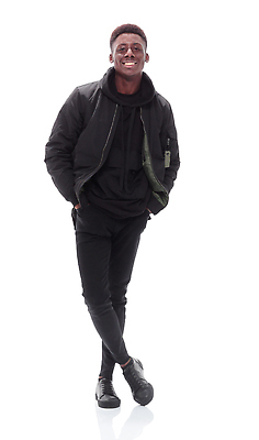 포토 JPG 해외이미지 전신 모델 1 학생 라이프스타일 옷 계절 남자 행복 겨울 광고판 한명 웃음 사람 성인 유행 세일 검은색 재킷 흰색 청바지 자신감 시원함 스웨터 노려봄 고립 금요일 성격 뜨개옷 스타일 해외202309 해외포토 감정 컬러 상의 바지 알림판 표정 생활 외투 판 요일 파일형식