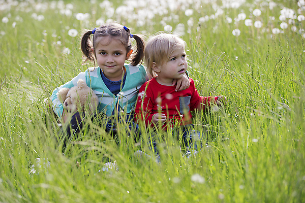 포토 JPG 해외이미지 라이프스타일 커플 응시 여자 꽃 딸 행복 어린이 2 밭 곰 가족 포옹 함께함 사랑 웃음 사람 앉기 소년 세명 여름 친구 청춘 장난감 햇빛 뷰티 카메라 우정 기쁨 아기 민들레 언니 남동생 해외202309 해외포토 식물 동물 시선 계절 남자 감정 컨셉 농업 포유류 관계 안기 모션 표정 생활 전자제품 태양 자매 동생 파일형식