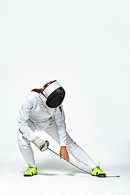 포토 JPG 해외이미지 여자 얼굴 스포츠 장갑 백그라운드 유니폼 건강 가면 미술 한명 운동 힘 경쟁 흰색 잡기 자신감 칼 보호 헬멧 결심 공격 은박지 집중 싸움 펜싱 때리기 토너먼트 해외202309 해외포토 1 잡화 옷 감정 컬러 컨셉 모션 문화예술 사람 신체부위 보호장비 파일형식