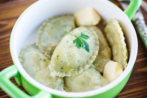 포토 JPG 해외이미지 전통 접시 음식 백그라운드 채소 포장 탁자 양파 치즈 감자 실내 파슬리 건강 육류 요리 사람없음 목재 초록색 뷰티 주방 식사 저녁식사 버섯 도자기 사발 맛 먹기 허브 가득함 양배추 반죽 밀가루 광택 점심식사 폭식 라비올리 삶기 스터핑 우크라이나 채식주의자 페스츄리 핸드메이드 맛있는 해외202309 해외포토 나무 식물 식기 유럽 빵 컬러 가구 컨셉 식재료 재료 모션 유제품 내부 사기그릇 가루 채식 파일형식