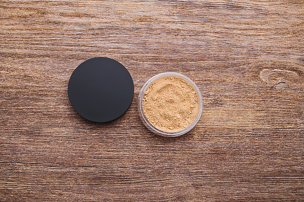 포토 JPG 해외이미지 백그라운드 사람없음 뷰티 화장품 뚜껑 화려 가루 나무배경 해외202309 해외포토 컨셉 파일형식