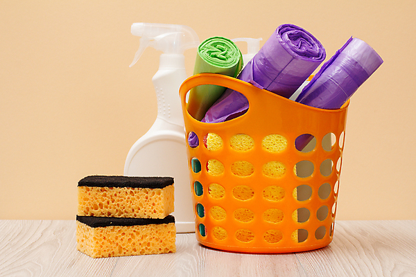 포토 JPG 해외이미지 비닐봉투 사람없음 바구니 깨끗함 청소도구 청소 세제 오브젝트 담기 스펀지 해외202309 해외포토 컨셉 모션 봉투 도구 파일형식