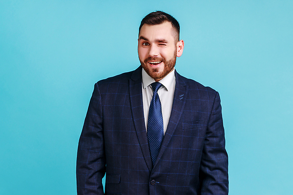 포토 JPG 해외이미지 스튜디오촬영 백인 남자 행복 감정 장난 비즈니스 청소년 아이디어 실내 한명 미소 웃음 사람 뷰티 믿음 놀람 기쁨 표현 비즈니스맨 치아 시원함 유혹 호기심 흥분 파란배경 긍정 펑키 고립 깜빡이다 해외202309 해외포토 서양인 1 백그라운드 컨셉 표정 내부 파란색 직장인 소화기관 파일형식