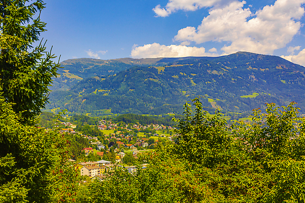포토 JPG 해외이미지 나무 전통 유럽 여행 밭 농업 자연 휴가 산 주택 파노라마 경사 사람없음 야외 건물 초록색 파란색 뷰티 농장 마을 계곡 봄 하이킹 자유 시골 황무지 오스트리아 숲 언덕 시골집 알프스 산맥 해외202309 해외포토 식물 건축물 계절 나라 산업 컬러 컨셉 레저 촬영기법 생태계 파일형식