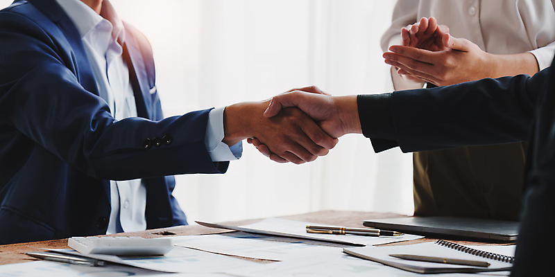 포토 JPG 해외이미지 직업 손 여자 남자 행복 컨셉 회사 비즈니스 통신 성공 협력 악수 함께함 관리 사람 성인 사람없음 금융 사무실 힘 거래 인사 업무 비즈니스맨 비즈니스우먼 그룹 고객 계약 흔들림 리더 변호사 떨림 경영 동의 지원 해외202309 해외포토 감정 모션 손짓 신체부위 경제 예절 작업 직장인 파일형식