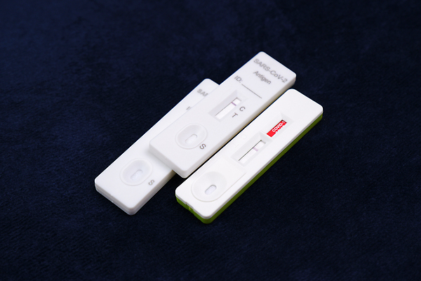 포토 JPG 해외이미지 건강 병원 실험 사람없음 치료 약 장비 카세트테이프 신용카드 실험실 호흡기관 바이러스 보호 결과 질병 분석 속도 감염 쇼 테이프 전염 조립 돌봄 부정적 셀프 전염병 많음 사스 코로나바이러스 해외202309 해외포토 감정 컨셉 의학 모션 문구용품 금융 장기_의학 파일형식