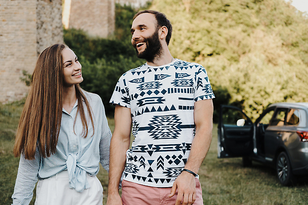 포토 JPG 해외이미지 백인 커플 여자 남자 도로 중년 여행 결혼 2 데이트 가족 관계 자동차 결혼식 남편 휴가 수염 함께함 사랑 사람 성인 야외 두명 시골 아내 중앙 치아 주말 해외202309 해외포토 서양인 감정 길 육상교통 컨셉 교통시설 이벤트 소화기관 파일형식