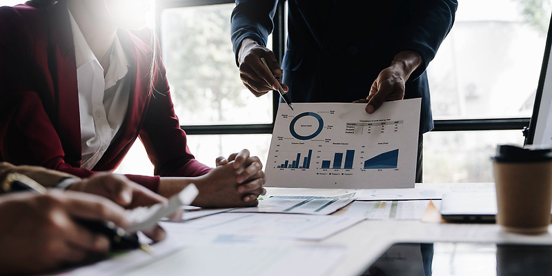 포토 JPG 해외이미지 컨셉 상의 회사 비즈니스 사업가 통신 그래프 설계 협상 사람 사람없음 금융 사무실 세일 공연 작업 결과 계획 토론 분석 서비스 보고서 컨설턴트 경영자 문서 수익 감독관 평가 회계 경영 계좌 마케팅 방법 예산 지원 프로젝트 회계사 비용 브레인스토밍 해외202309 해외포토 직업 옷 이벤트 경제 전문직 상담 리더 파일형식