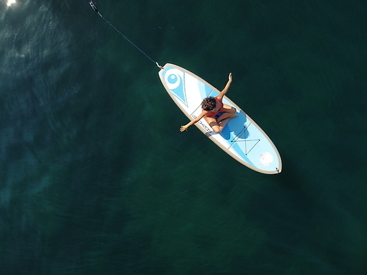 포토 JPG 해외이미지 라이프스타일 커플 여자 수영복 얼굴 스포츠 바다 여행 백그라운드 가족 자연 휴가 건강 한명 사람 빨간색 물 비키니 선글라스 태양 뷰티 유행 장비 수확 보트 복고 카누 카약 노젓기 비치웨어 해외202309 해외포토 자연요소 1 옷 안경 컬러 농업 배_교통 관계 모션 생활 신체부위 수상스포츠 생태계 파일형식