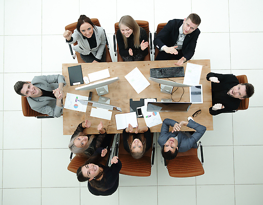 포토 JPG 해외이미지 직업 라이프스타일 응시 남자 비즈니스 협력 설계 아이디어 함께함 실내 말하기 대화 사람 앉기 여러명 금융 사무실 알약 정보 업무 비즈니스맨 비즈니스우먼 그룹 토론 종업원 책상 동료 직원 상담 경영자 소통 지원 프로젝트 해외202309 해외포토 시선 여자 가구 다수 컨셉 관계 모션 내부 생활 경제 약 작업 직장인 리더 파일형식