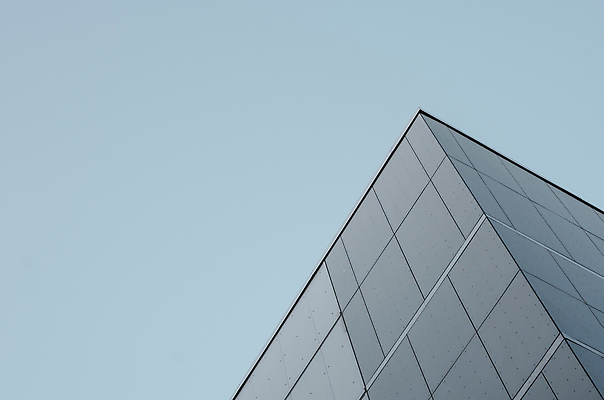 포토 JPG 해외이미지 모양 디자인 외관 산업 선 벽 백그라운드 패턴 비즈니스 건축양식 추상 미래 사람없음 건물 파란색 사무실 금속 회색 도시 삼각형 천 질감 상업 심플 기하학 패널 엘리먼트 철강 스타일 카피스페이스 미니멀리스트 미니멀 해외202309 해외포토 도형 건축물 건축 컬러 컨셉 무늬 재질 공백 직물 파일형식