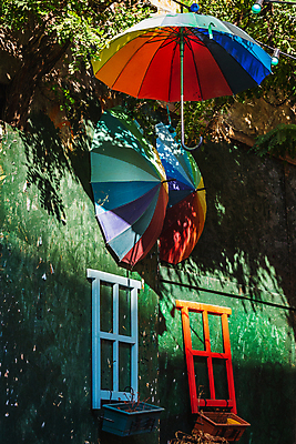 포토 JPG 해외이미지 라이프스타일 디자인 문화 컬러 여행 백그라운드 컨셉 무지개 패턴 우산 건축양식 하늘 날씨 거리 이스탄불 미술 사람 사람없음 야외 장식 빨간색 여름 파란색 도시풍경 컬러풀 뷰티 노란색 여행객 걷기 도시 보호 양산 타운 칠면조 랜드마크 옛날 튀르키예 해외202309 해외포토 자연요소 계절 건축 아시아 무늬 모션 조류 문화예술 풍경 생활 파일형식