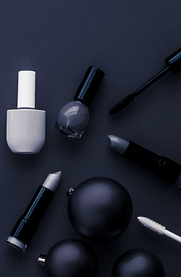 포토 JPG 해외이미지 사람없음 하이앵글 화장품 남색 오브젝트 매니큐어 오너먼트 해외202309 해외포토 뷰포인트 컬러 크리스마스장식 뷰티 파일형식