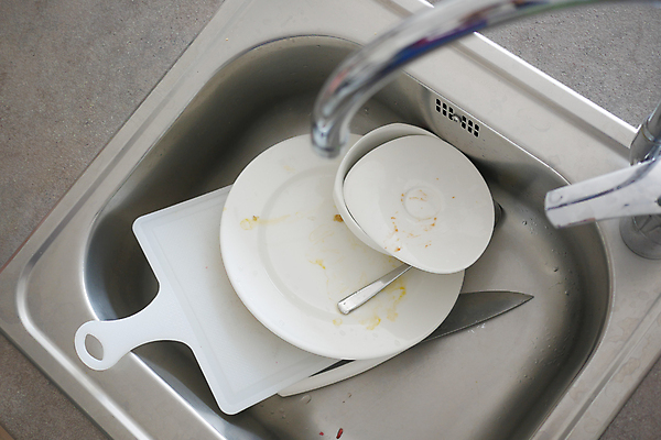 포토 JPG 해외이미지 그릇 접시 도마 사람없음 주방 숟가락 지저분함 설거지 싱크대 수도꼭지 식칼 해외202309 해외포토 식기 가사 주방용품 수저 감각 개수대 파일형식