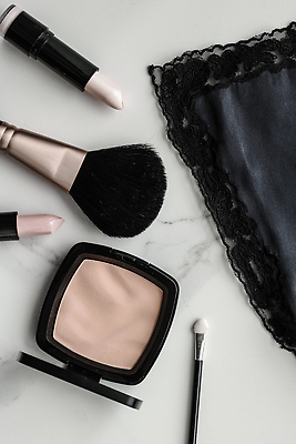 포토 JPG 해외이미지 백그라운드 사람없음 립스틱 고급 대리석 메이크업브러쉬 파운데이션 해외202309 해외포토 컨셉 재료 화장품 붓 파일형식