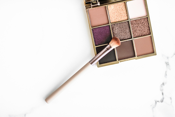 포토 JPG 해외이미지 백그라운드 사람없음 세트 뷰티 화려 대리석 아이섀도 메이크업브러쉬 해외202309 해외포토 컨셉 재료 화장품 붓 파일형식