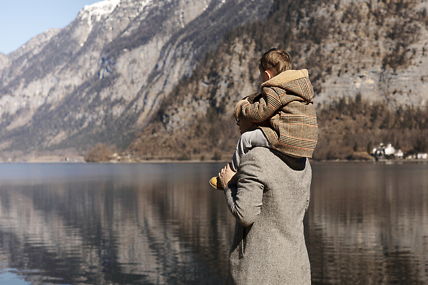 포토 JPG 해외이미지 라이프스타일 남자 행복 아들 어린이 바다 여행 2 겨울 가족 하늘 휴가 휴식 산 함께함 대화 사랑 사람 소년 야외 두명 물 파란색 뷰티 여행객 놀람 기쁨 꿈 추위 코트 흰색 시간 아빠 긍정 눈내림 해외202309 해외포토 자연요소 계절 감정 컬러 컨셉 관계 눈_날씨 표정 말하기 생활 외투 파일형식