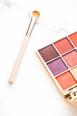 포토 JPG 해외이미지 백그라운드 사람없음 세트 뷰티 화려 대리석 아이섀도 메이크업브러쉬 해외202309 해외포토 컨셉 재료 화장품 붓 파일형식