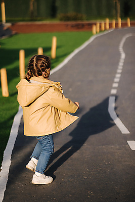 포토 JPG 해외이미지 공원 행복 감정 도로 어린이 밧줄 스포츠 장난 모션 자동차 자연 놀이 한명 웃음 사람 소년 야외 빨간색 장난감 기쁨 운전 잡기 도시 그룹 미끄럼틀 놀이터 그네 그림 긍정 배드민턴 해외202309 해외포토 1 공공시설 남자 길 줄 육상교통 컬러 컨셉 교통시설 표정 구기 놀이기구 생태계 파일형식