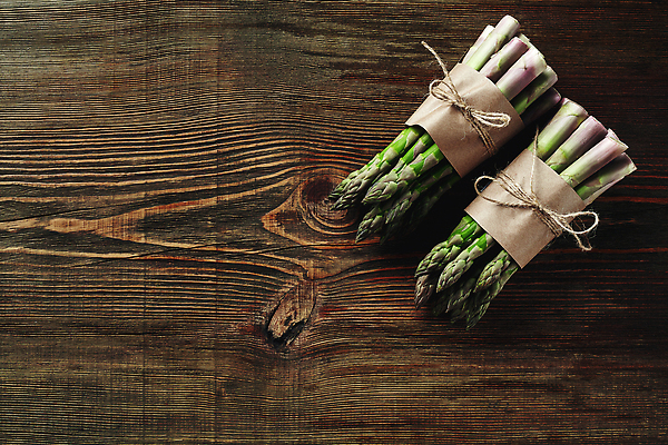 포토 JPG 해외이미지 사람없음 하이앵글 묶기 아스파라거스 노끈 나무배경 해외202309 해외포토 줄 뷰포인트 백그라운드 채소 모션 파일형식