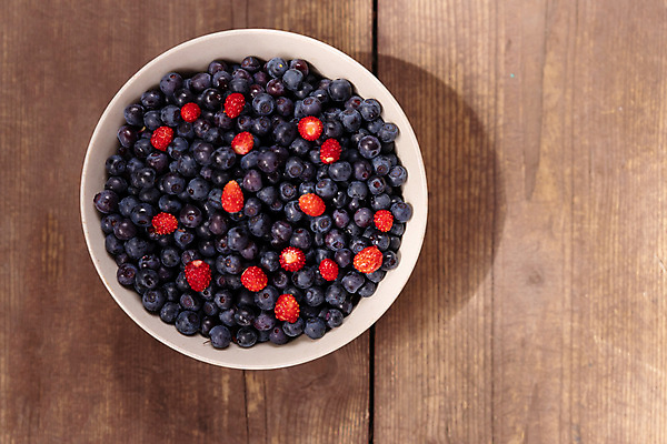 포토 JPG 해외이미지 열매 음식 다이어트 과일 재료 자연 탁자 딸기 디저트 건강 사람없음 목재 빨간색 파란색 수확 시골 신선 사발 시장 달콤 맛 아침식사 혼합 먹기 유기농 블루베리 날것 산딸기 베리 블랙베리 내추럴 고립 섞기 숙성 채식주의자 카피스페이스 디톡스 비건 맛있는 해외202309 해외포토 나무 식물 웰빙 컬러 가구 컨셉 농업 모션 식사 공백 사기그릇 생태계 채식 파일형식