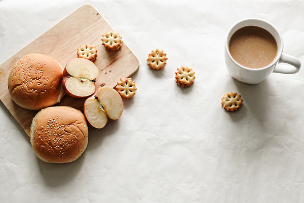 포토 JPG 해외이미지 라이프스타일 가정 실내 건강 사람없음 하이앵글 흰배경 심플 고립 정물화 핸드메이드 카피스페이스 안락 해외202309 해외포토 뷰포인트 백그라운드 컨셉 내부 생활 공백 흰색 그림 파일형식
