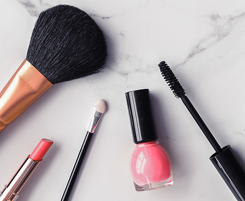 포토 JPG 해외이미지 백그라운드 사람없음 립스틱 고급 마스카라 매니큐어 대리석 메이크업브러쉬 해외202309 해외포토 컨셉 재료 화장품 붓 파일형식