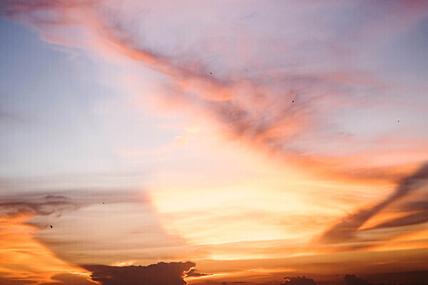 포토 JPG 해외이미지 구름 바다 컬러 과학 여행 백그라운드 오렌지 자연 벽지 하늘 아침 풍경 사람없음 야외 빨간색 물 여름 빛 컬러풀 햇빛 태양 뷰티 노란색 일출 침묵 황혼 일몰 새벽 전원 저녁 명상 부드러움 천국 설정 내추럴 수평선 해외202309 해외포토 주간 자연요소 계절 과일 노을 소리 감각 전기에너지 야간 생태계 파일형식