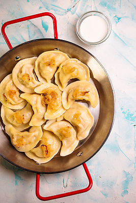 포토 JPG 해외이미지 전통 접시 음식 포크 탁자 주방용품 양파 감자 실내 육류 요리 사람없음 가로 컬러풀 갈색 주방 식당 검은색 식사 저녁식사 튀김 시골 뜨거움 프라이팬 인스턴트 정상 굽기 메뉴 베이컨 바질 건강식 충동구매 폴란드 점심식사 폭식 옛날 핸드메이드 맛있는 해외202309 해외포토 식기 유럽 컬러 가구 생활용품 채소 식재료 돼지고기 내부 쇼핑 상점 구이 과소비 파일형식