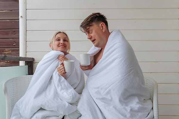 포토 JPG 해외이미지 라이프스타일 커플 여자 남자 행복 음료 결혼 2 가족 포옹 자연 남편 휴식 친절 발렌타인데이 사랑 성인 두명 뷰티 침실 꿈 낭만 흰색 아내 숲 담요 긍정 주말 거짓말 안락 정확 해외202309 해외포토 감정 컬러 컨셉 관계 안기 데이이벤트 사람 이벤트 생활 생태계 파일형식