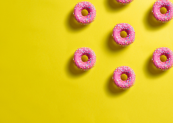 포토 JPG 해외이미지 음식 분홍색 백그라운드 패턴 디저트 사람없음 장식 컬러풀 케이크 빵집 원형 도넛 달콤 맛 아침식사 설탕 굽기 크림 질감 칼로리 페스츄리 프로스팅 맛있는 해외202309 해외포토 도형 빵 컬러 컨셉 무늬 상점 식사 구이 제빵 파일형식