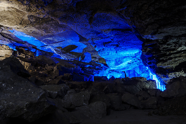 포토 JPG 해외이미지 계절 공원 호수 여행 백그라운드 십자가 겨울 자연 산 실내 사람없음 빨간색 물 파란색 빛 컬러풀 뷰티 여행객 냉동 얼음 추위 터널 동굴 빙하 서리 러시아 고드름 지하 탐사 내추럴 랜드마크 울퉁불퉁 전국 종유석 지질학 해외202309 해외포토 자연요소 공공시설 교육 유럽 길 컬러 사람 내부 생태계 파일형식