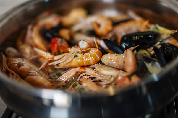 포토 JPG 해외이미지 전통 접시 아시아 음식 백그라운드 다이어트 토마토 채소 재료 밥 양파 낚시 조개 새우 파슬리 건강 어류 요리 동양인 사람없음 초록색 식당 일본 식사 저녁식사 흰색 신선 면 뜨거움 시장 맛 수프 지중해 먹기 해산물 묘사 홍합 후추 점심식사 맛있는 해외202309 해외포토 식기 나라 바다 컬러 컨셉 모션 레저 어패류 갑각류 인종 상점 수중동물 향신료 파일형식