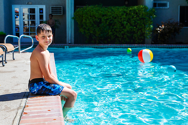 포토 JPG 해외이미지 행복 어린이 스포츠 놀이 성공 휴가 휴식 고글 따뜻함 건강 한명 웃음 소년 야외 물 태양 수영 기쁨 젖음 떨어짐 시원함 휴양지 해외202309 해외포토 자연요소 1 남자 감정 컨셉 표정 사람 장소 수상스포츠 파일형식