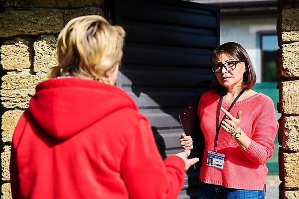 포토 JPG 해외이미지 백인 직업 여자 중년 노동자 주택 설명 사람 두명 금융 건강관리 시험 환자 간호사 의사 작업 중개인 복지 컨설턴트 상담 경영자 방문 보험 소셜 지원 치료사 헬프 정신건강 카운슬러 해외202309 해외포토 서양인 교육 의학 모션 건강 관리 성인 건물 경제 의료진 도움 전문직 상담원 사회이슈 리더 파일형식
