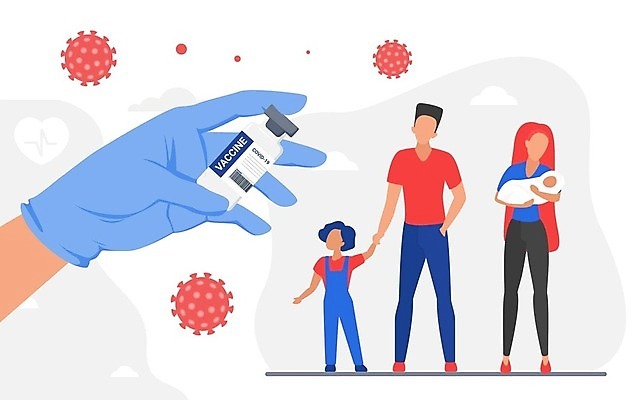 EPS 해외이미지 전신 손 여자 남자 딸 어린이 일러스트 안기 엄마 건강 들기 세명 손잡기 아기 아빠 바이러스 보호 약병 주머니손 물약 백신 해외202309 해외일러스트 컨셉 의학 가족 모션 사람 신체부위 약 병_담는 파일형식 벡터