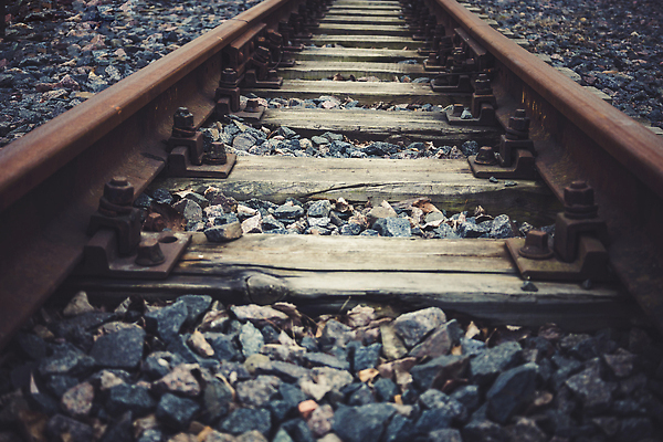 포토 JPG 해외이미지 공공시설 산업 도로 길 선 여행 백그라운드 컨셉 교통시설 하늘 사람없음 야외 반사 금속 기찻길 기차 변화 역 방향 철 심볼 속도 부식 장면 무거움 물류 대칭 방법 선로 옛날 철강 소멸 해외202309 해외포토 육상교통 교통 재질 대중교통 무게 시설 파일형식