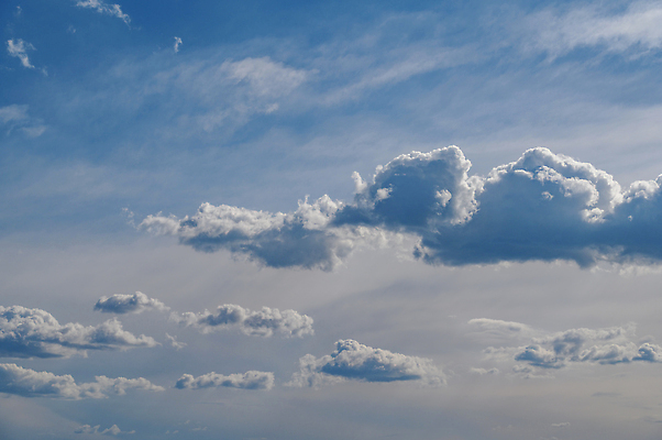 포토 JPG 해외이미지 구름 계절 컬러 백그라운드 패턴 자연 하늘 바람 날씨 풍경 사람없음 야외 여름 파란색 빛 햇빛 뷰티 우주 환경 맑음 침묵 자유 흰색 전원 오픈 분위기 장면 천국 솜털 흐림 내추럴 오존 카피스페이스 해외202309 해외포토 자연요소 컨셉 무늬 태양 소리 공백 전기에너지 생태계 파일형식