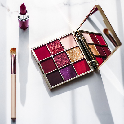 포토 JPG 해외이미지 백그라운드 사람없음 세트 뷰티 거울 립스틱 화려 대리석 아이섀도 메이크업브러쉬 해외202309 해외포토 컨셉 재료 화장품 붓 파일형식