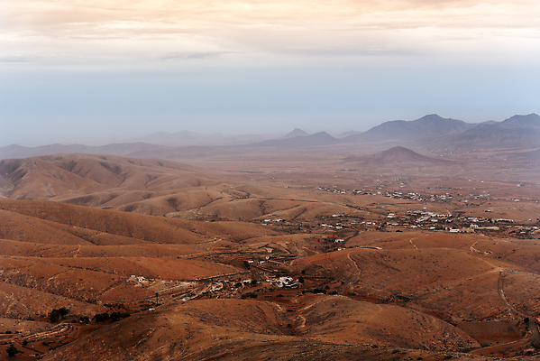 포토 JPG 해외이미지 전통 유럽 종교 문화 섬 여행 건축양식 창문 자연 하늘 휴가 풍경 사람없음 건물 여름 파란색 산타클로스 성당 교회 여행객 마을 탑 종 바위 도시 사찰 역사 스페인 성자 신성 마리아 타운 수도원 랜드마크 숭배 스페인어 옛날 해외202309 해외포토 건축물 계절 건축 나라 컬러 크리스마스 종교건축 사람 돌_바위 생태계 파일형식