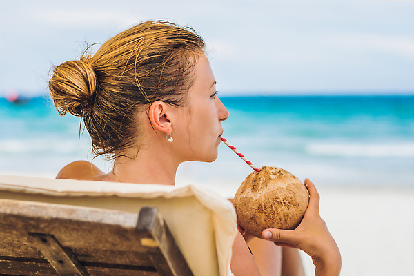 포토 JPG 해외이미지 백인 응시 계절 여자 수영복 행복 음료 모래 바다 여행 하늘 휴가 휴식 한명 사람 야외 물 비키니 우주 건강관리 우유 신선 칵테일 바이러스 감염 코코넛 종료 경보 이국적 전염병 코로나바이러스 락다운 해외202309 해외포토 자연요소 서양인 1 시선 옷 감정 컨셉 과일 유제품 주류 건강 관리 질병 파일형식