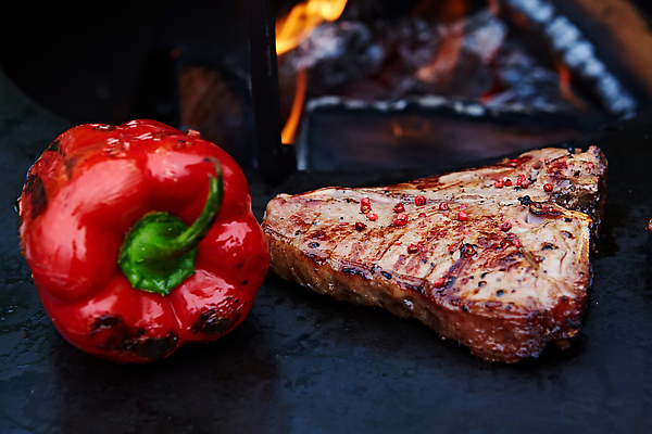 포토 JPG 해외이미지 접시 음식 조각 백그라운드 포크 토마토 뼈 육류 스테이크 요리 비프스테이크 사람없음 목재 빨간색 우주 식당 소고기 시골 양념 소 칼 그릴 정상 바비큐 자르기 굽기 허브 허리 향신료 준비 서빙 소금 후추 로즈메리 T 등심 정육점 맛있는 해외202309 해외포토 나무 식물 식기 알파벳 컬러 채소 식재료 재료 포유류 모션 주방용품 서양음식 신체부위 상점 구이 향미료 파일형식